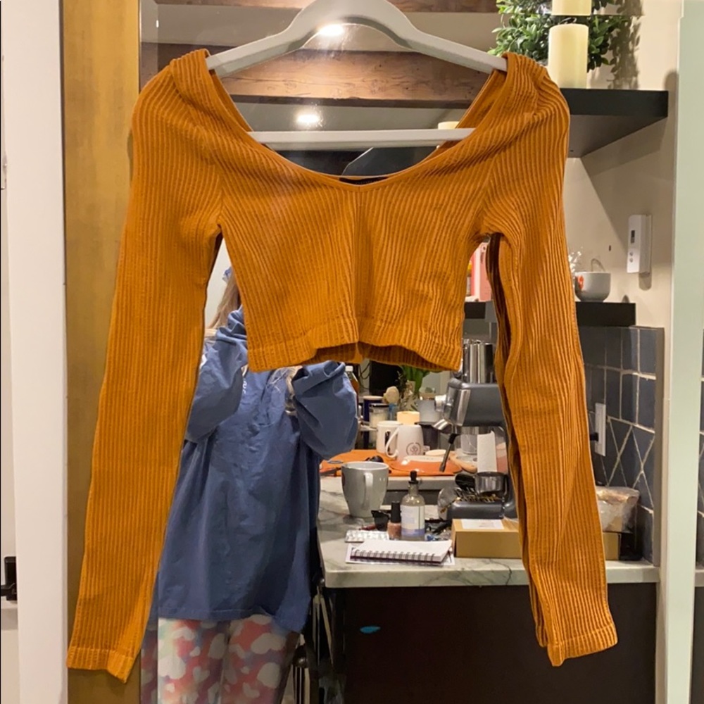 Stretchy crop long sleeve (burnt orange/brown)